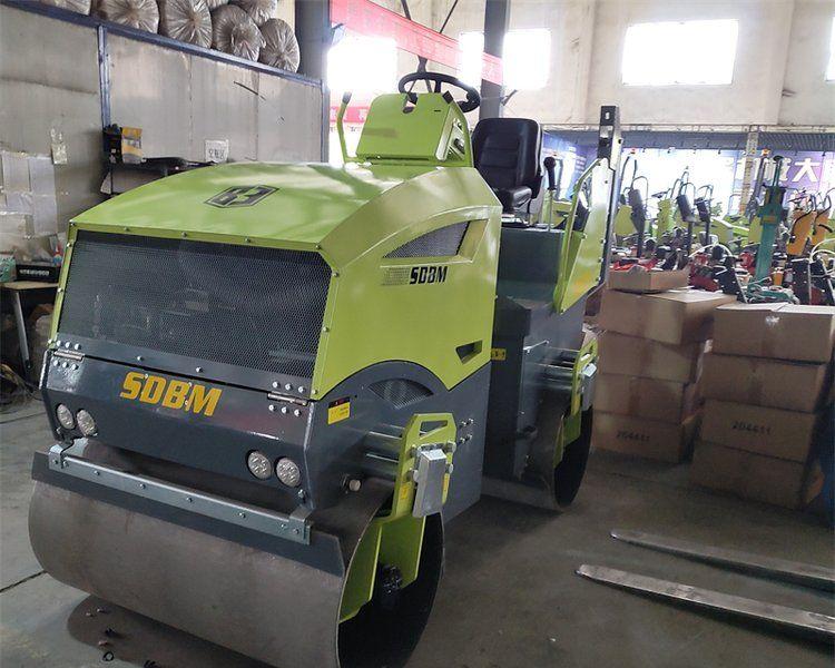 擼起袖子加油干！小型壓路機企業(yè)讓創(chuàng)新發(fā)揮最大的生產(chǎn)力！